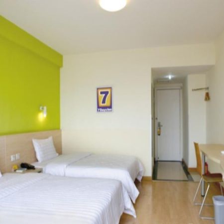 7 Days Inn Guangzhou Tianhe Yantang Metro Branch Εξωτερικό φωτογραφία